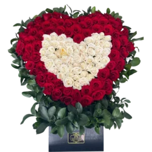 Corazón de Rosas Rojas y Blancas