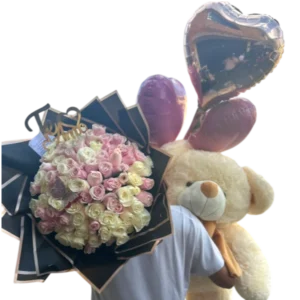 Bouquet de Rosas con Peluche y Globos de Corazón