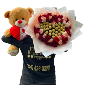 Oso de Peluche con Corazón de Rosas y Chocolates