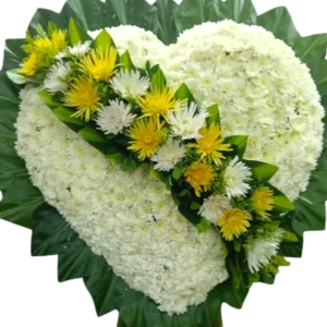 Corazón Fúnebre de Flores Blancas y Amarillas